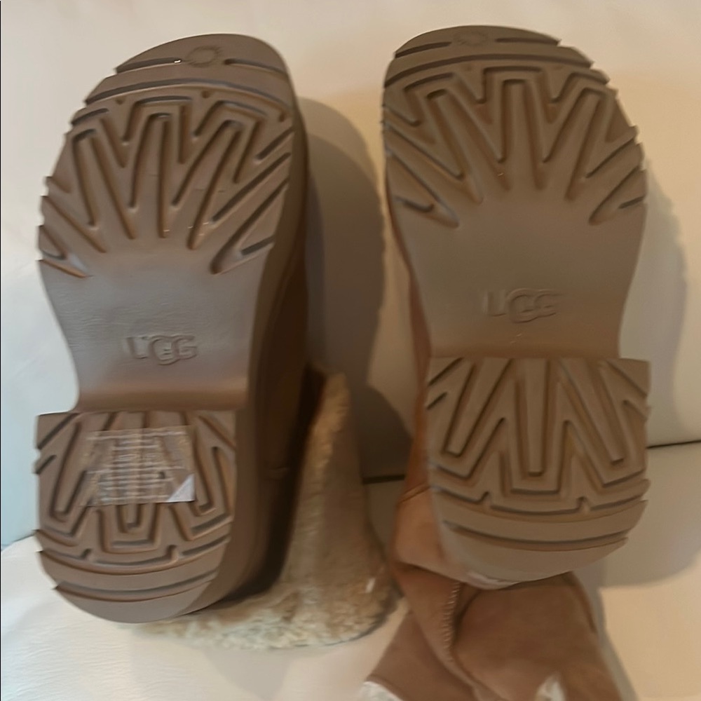 UGG Classic New Heights Cuffable Boot  Tan Size 9 - Picture 4 of 10